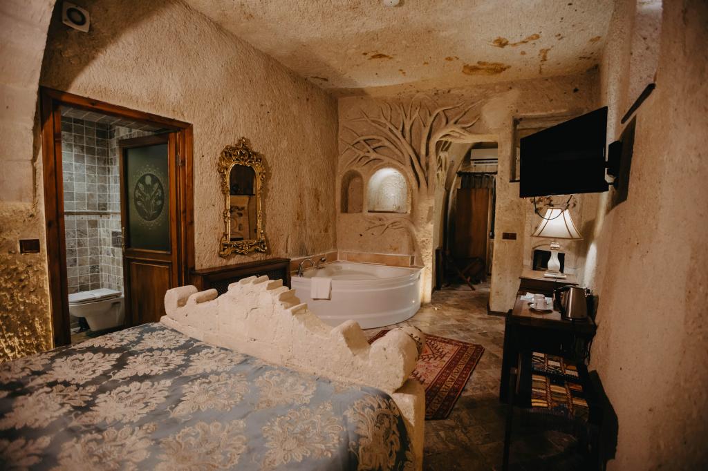 Suite Room, Garden View (Jacuzzi)