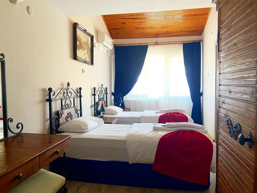 Aile Suit Odası, Deniz Manzaralı (Balkonlu)