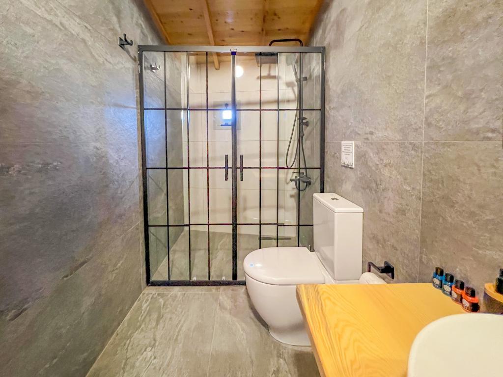 Superior Room, Viewless