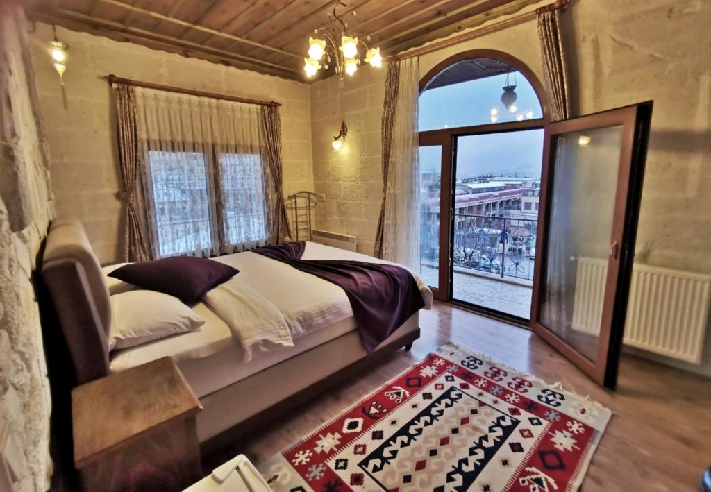 Corner Suite Room, City Or Mountain View (Balcony)