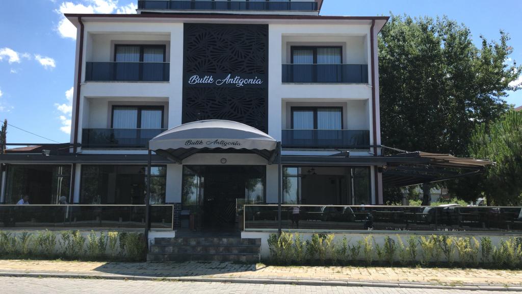 Antigonia Hotel 