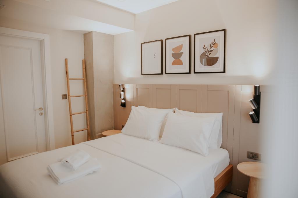 Standart Oda, Cadde Manzaralı