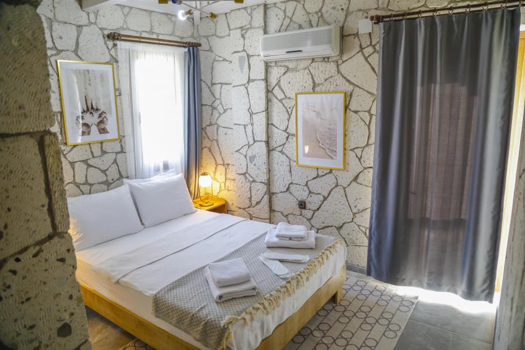 Taş Oda, Bahçe Manzaralı