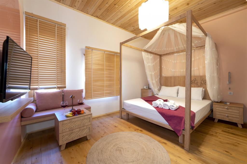 Deluxe Room, Street View