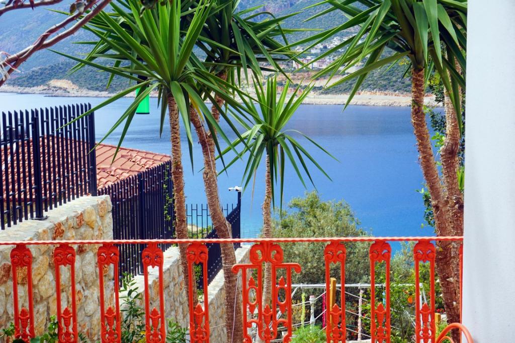 Taş Oda, Deniz Manzaralı (Balkonlu)