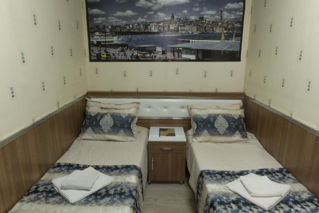 Twin Room, Viewless