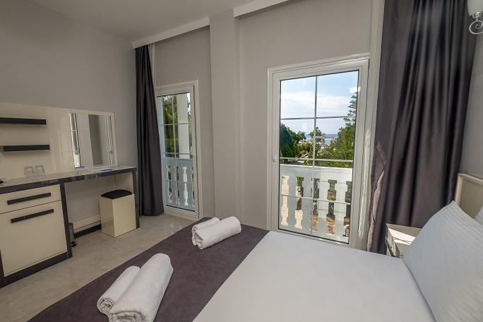 Standard Room, Mountain View (3 Person, Balcony)