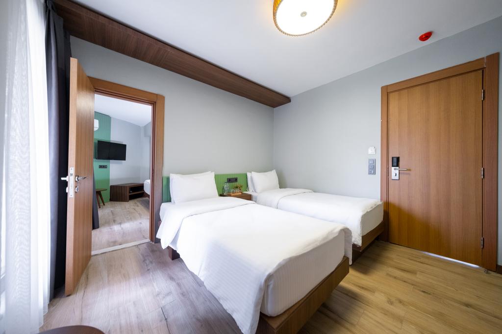 Family Deluxe Room (Balcony)