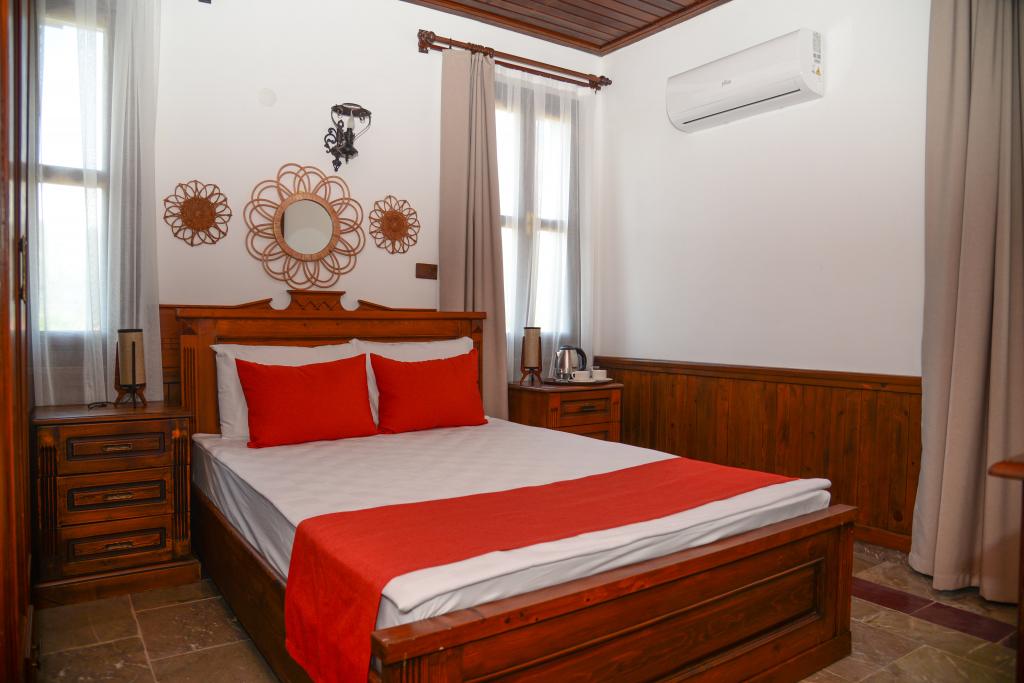 Standart Oda, Havuz Manzaralı (Balkonlu)