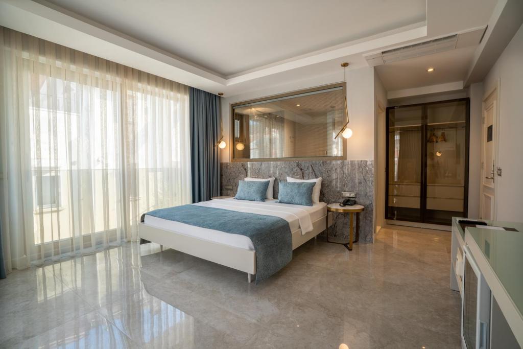 Standard Room, Street View