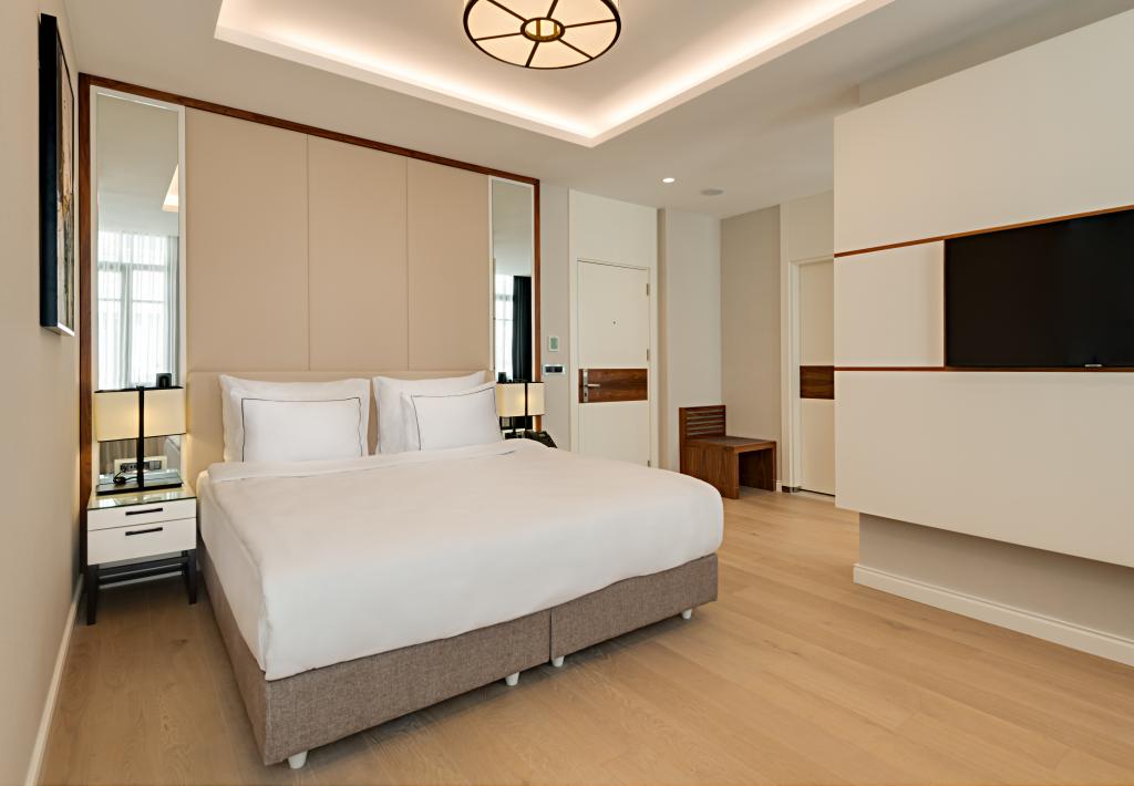 Superior Room, City View (Balcony)