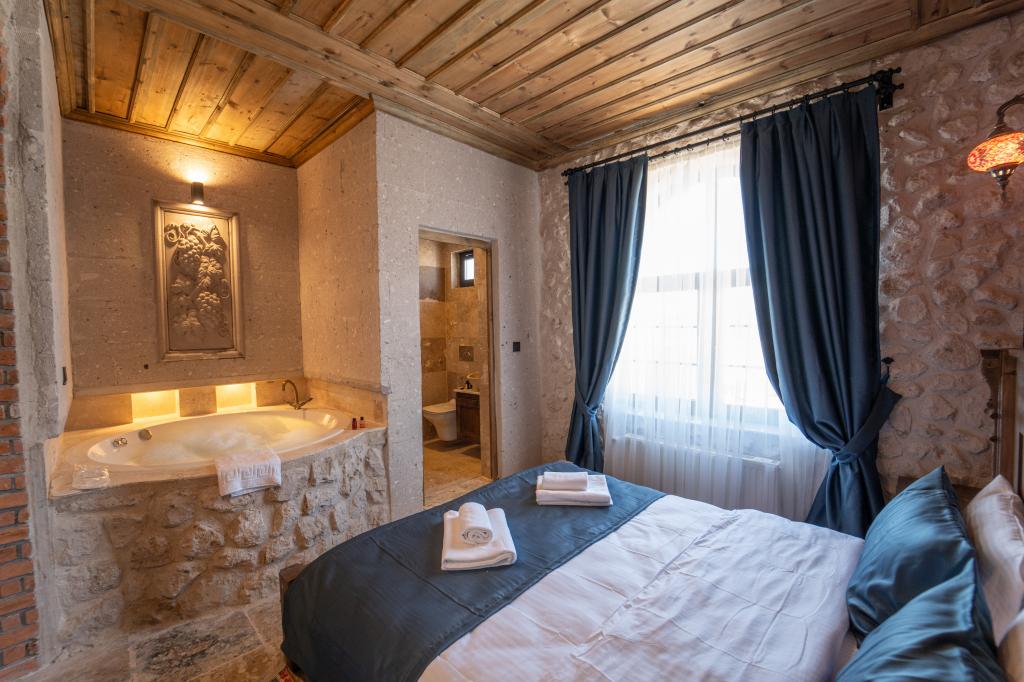 Junior Suit Oda, Bahçe Manzaralı (Jakuzi)