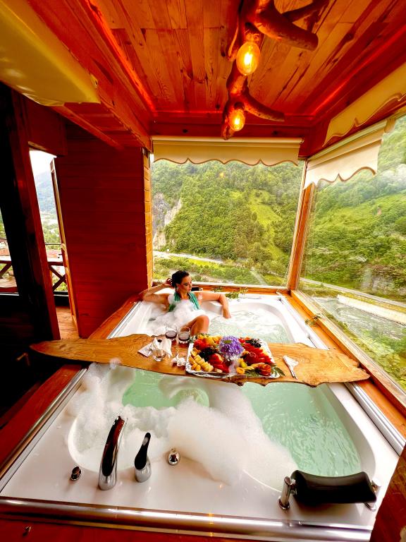 Balayı Suite,Nehir Manzaralı,Jakuzili
