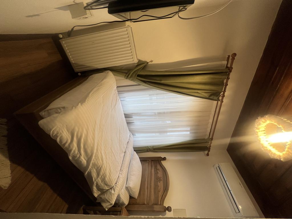 Single, City Or Mountain View