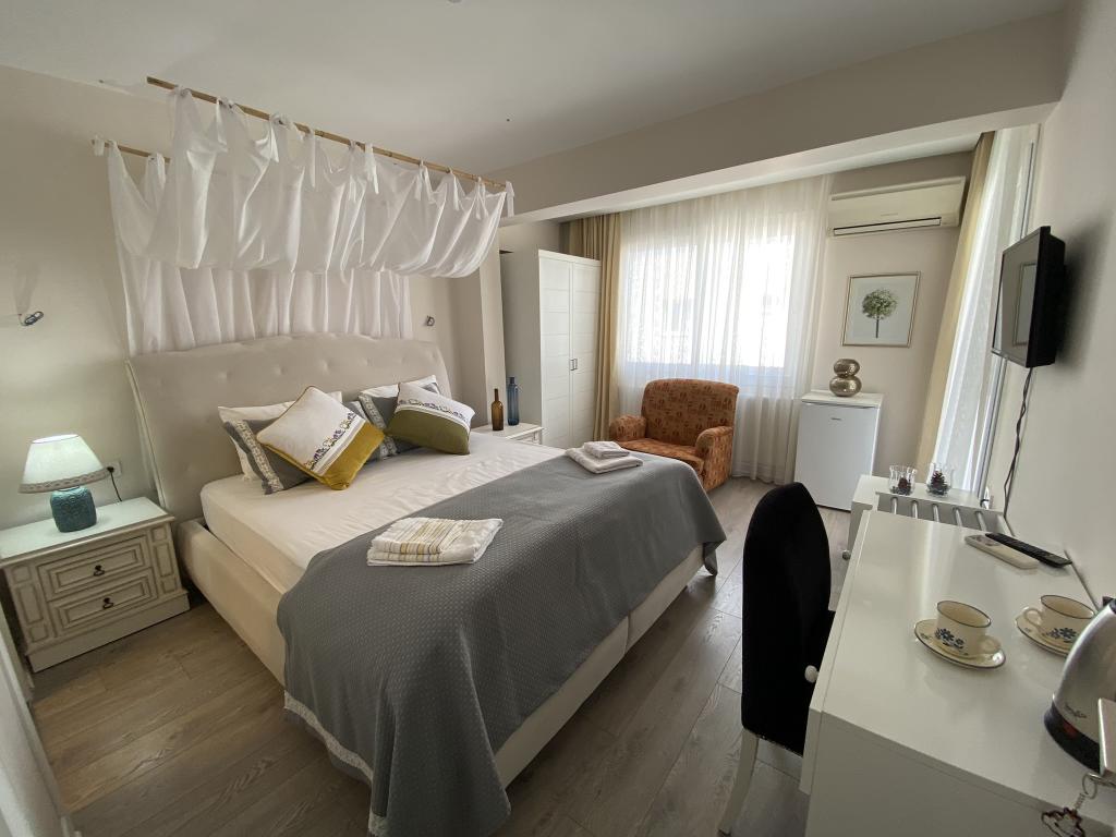 Beyaz Oda, Bahçe Manzaralı