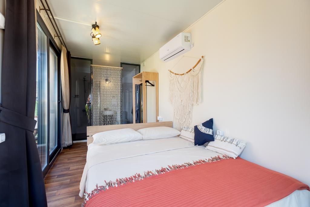 Tinyhouse, Yandan Deniz Manzaralı, Balkonlu