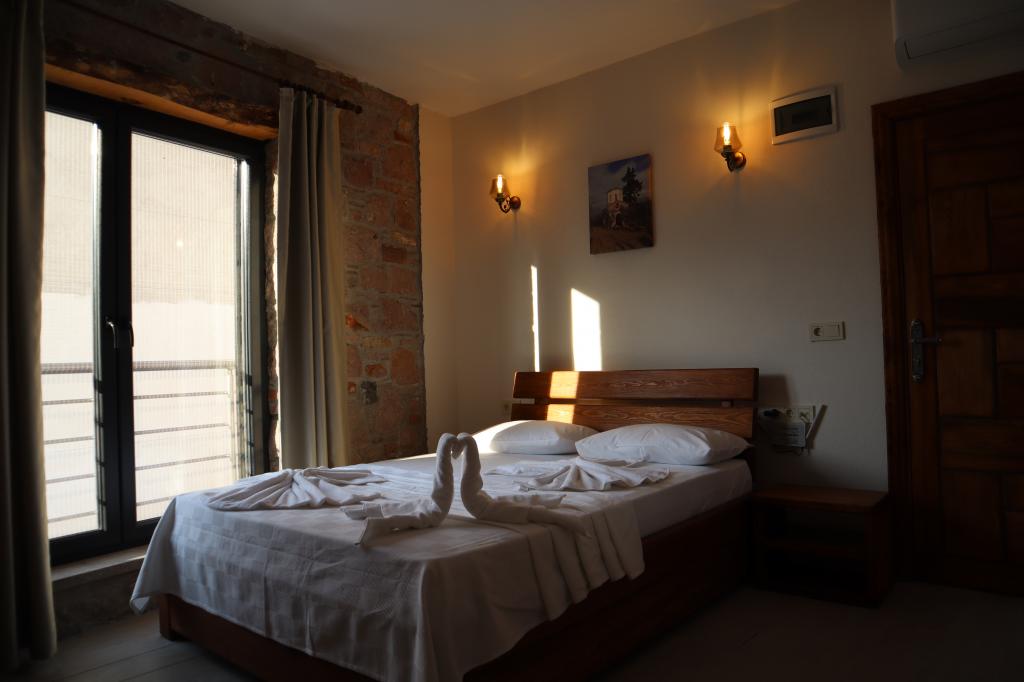 Family Room, Mountain View (Without Balcony)