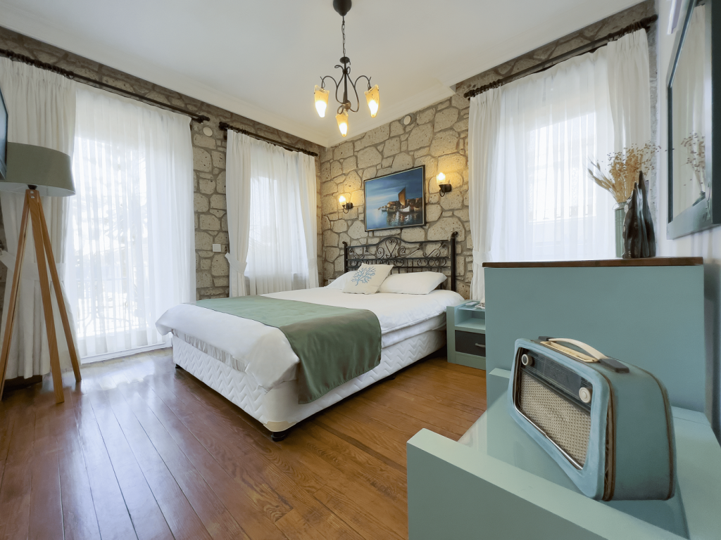 Stone Room, Garden View