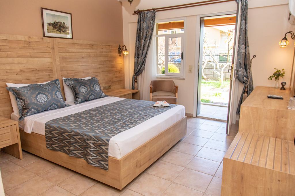 Standard Room, Garden View (Balcony)