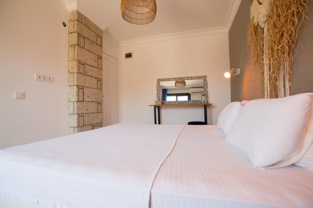 Deluxe Oda,Bahçe Manzaralı,Balkonlu