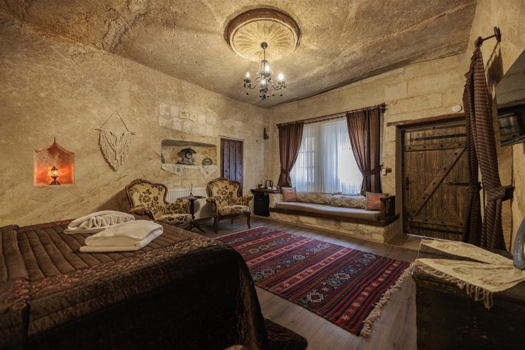 Cave Oda, Avlu Manzaralı