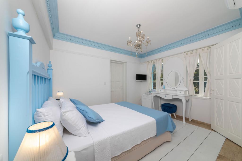 Standard Room, City Or Mountain View (Balcony)