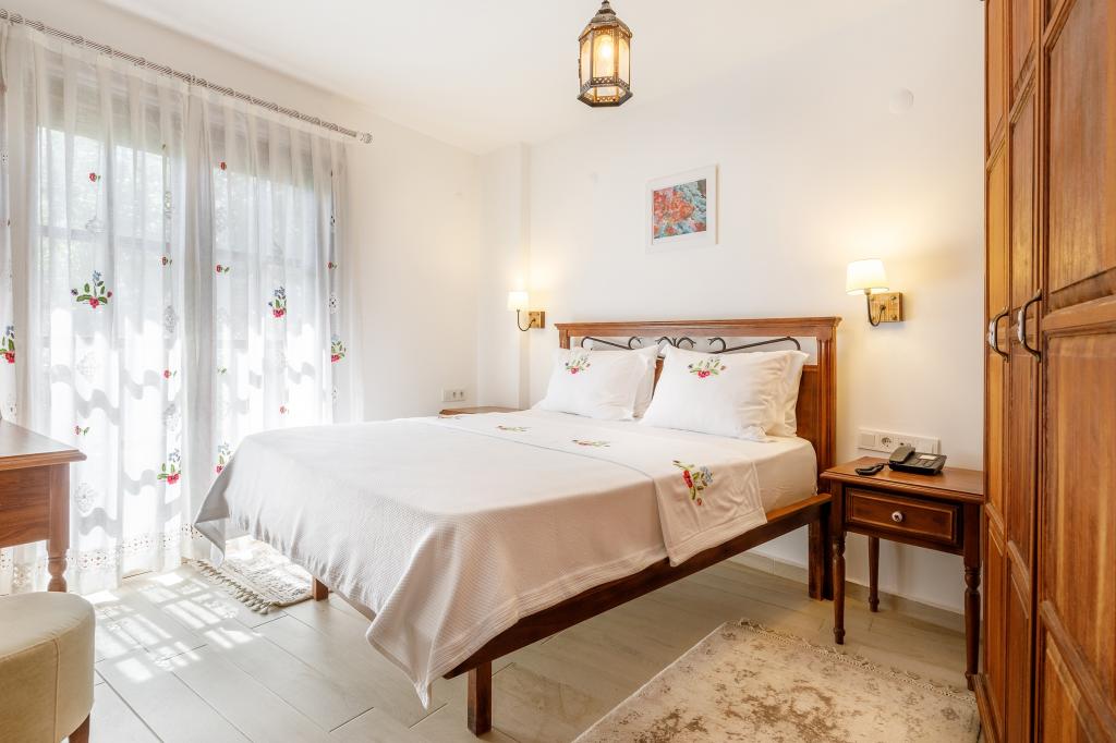 Deluxe Oda, Avlu Manzaralı (Balkonlu)