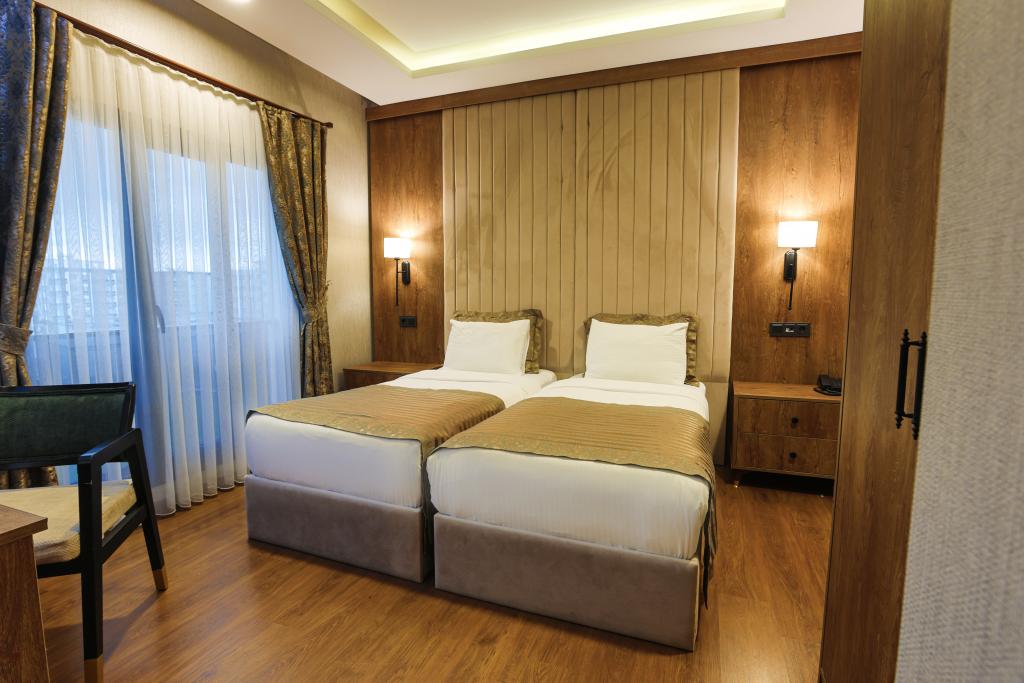 Bağlantılı Oda, Şehir Manzaralı