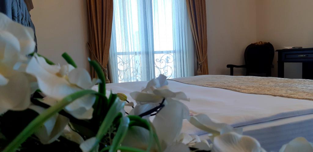 Standart Oda, Kara Manzaralı