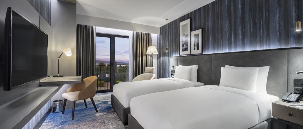 Standart Oda, Şehir Veya Dağ Manzaralı (Balkonlu)