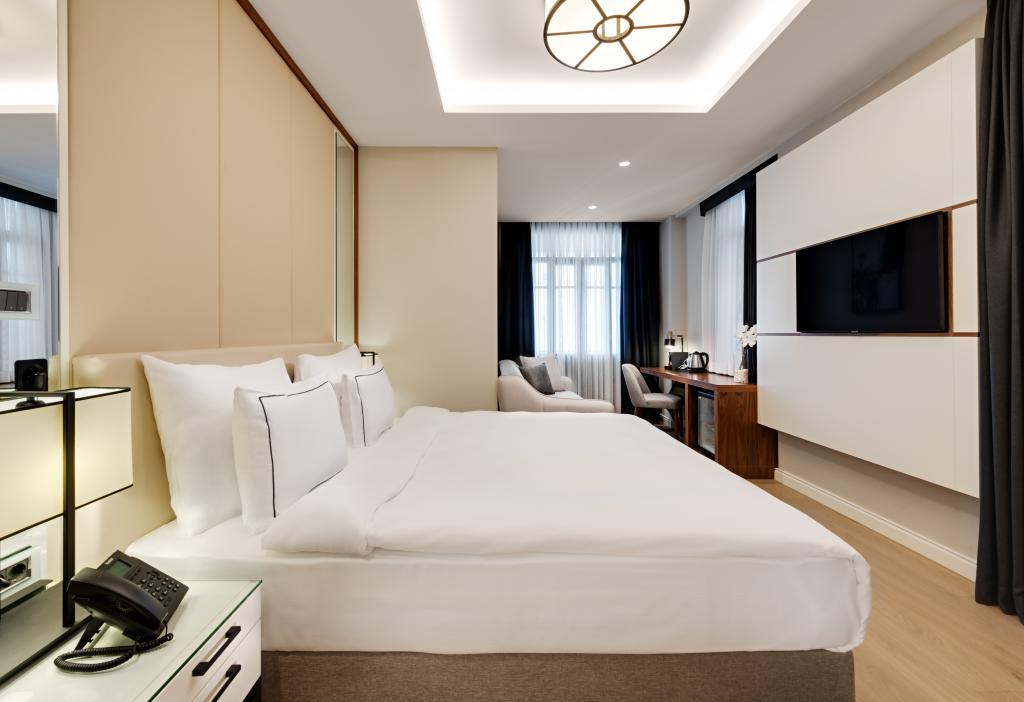 Suite Room, City View (Balcony)
