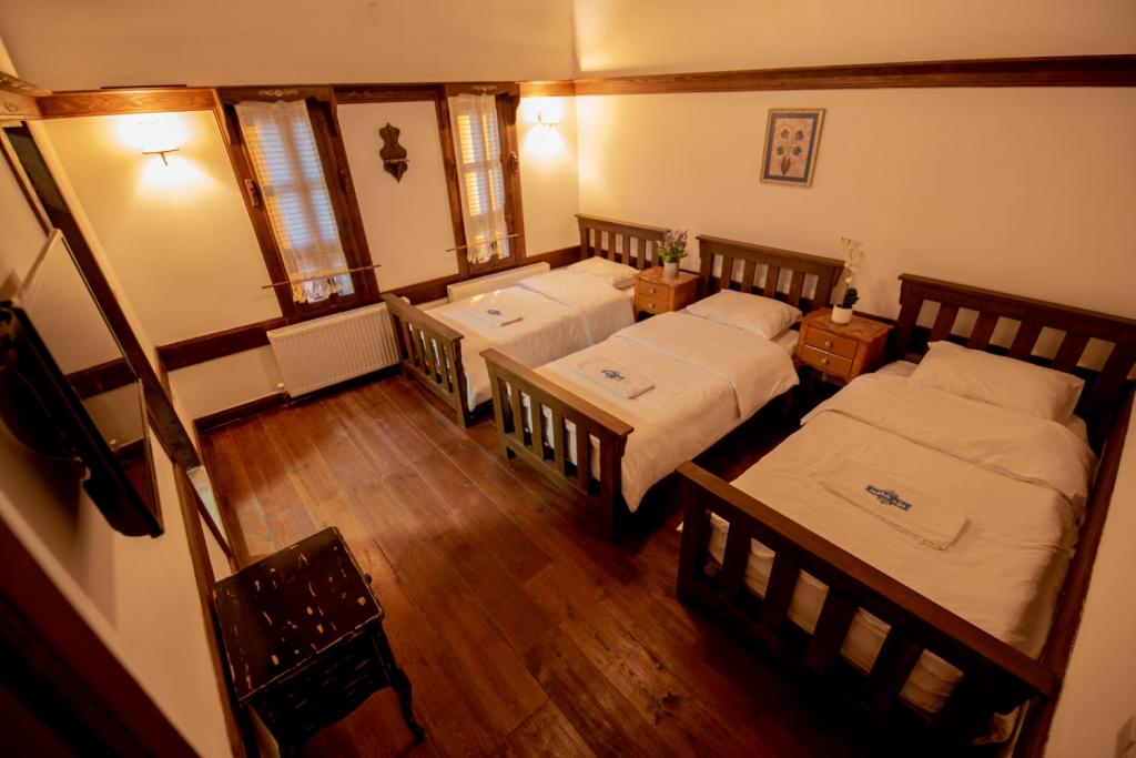 Aile Odası,şehir Veya Dağ Manzaralı