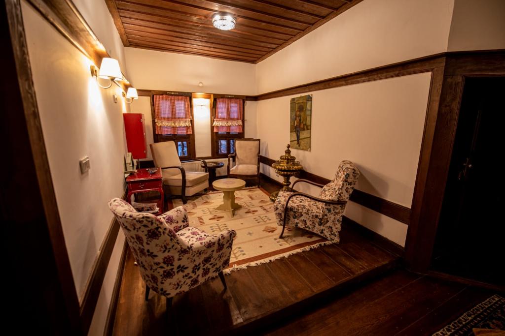 Aile Odası,şehir Veya Dağ Manzaralı