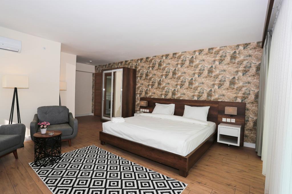 Corner Room, City View (Without Balcony)