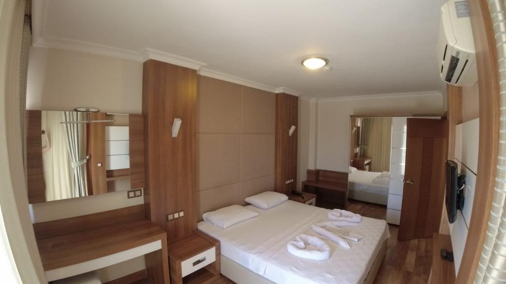 Suite Room, Pool View (Balcony)