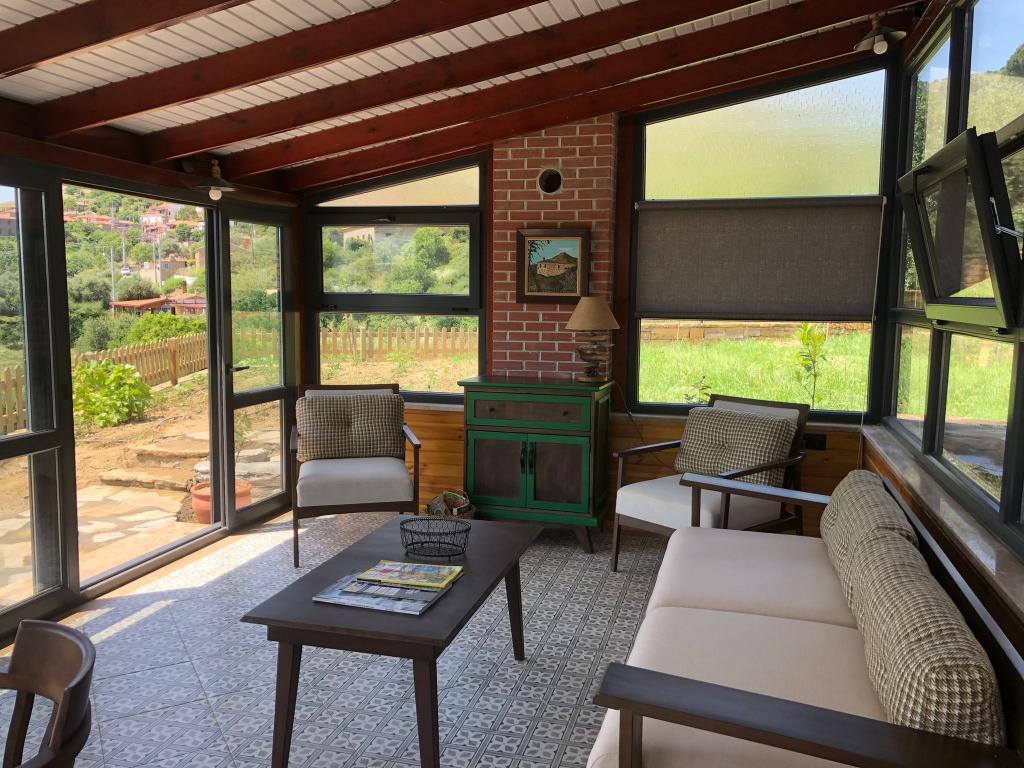 Villa, Doğa Manzarası, Şömine Ve Balkon