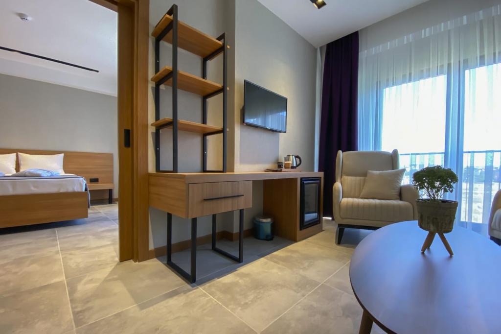 King Suit Oda, Dağ Manzaralı