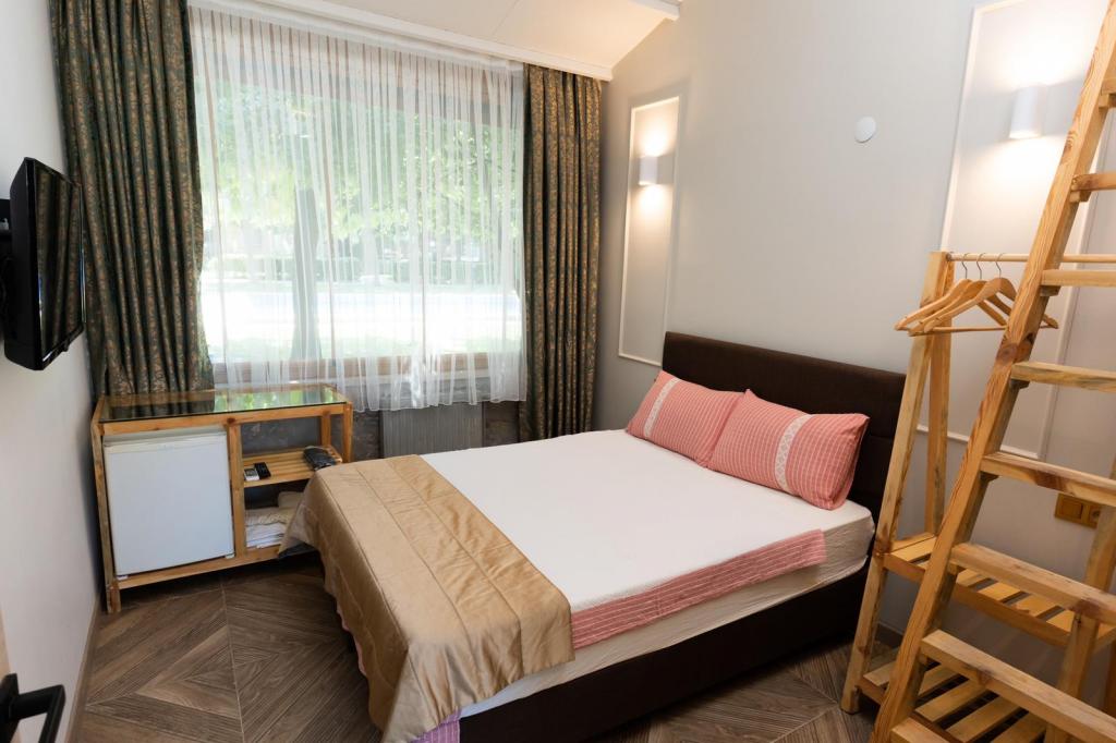 Deluxe Superior Room, Pool View