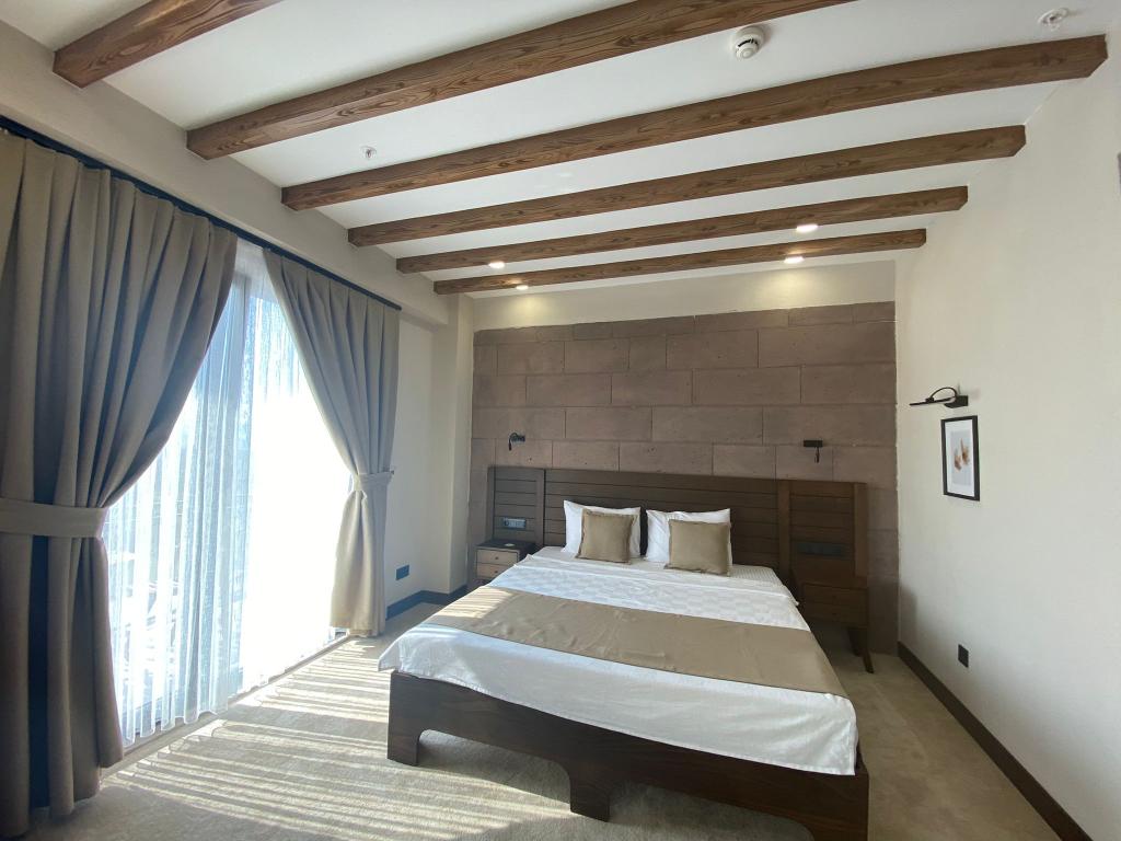 Suite Room, Mountain View (Balcony)