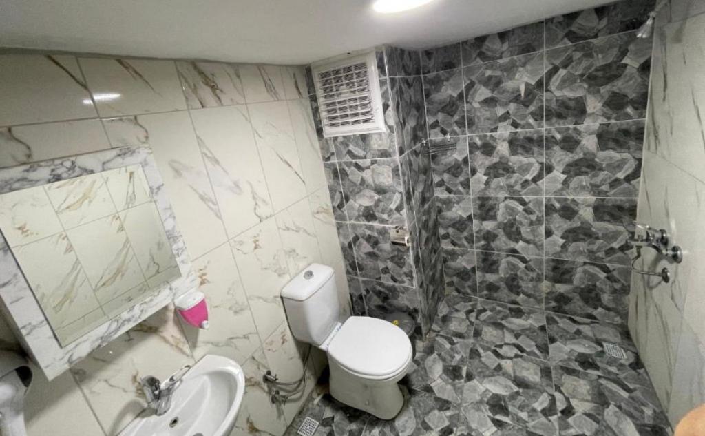 Standart Oda, Cadde Manzaralı