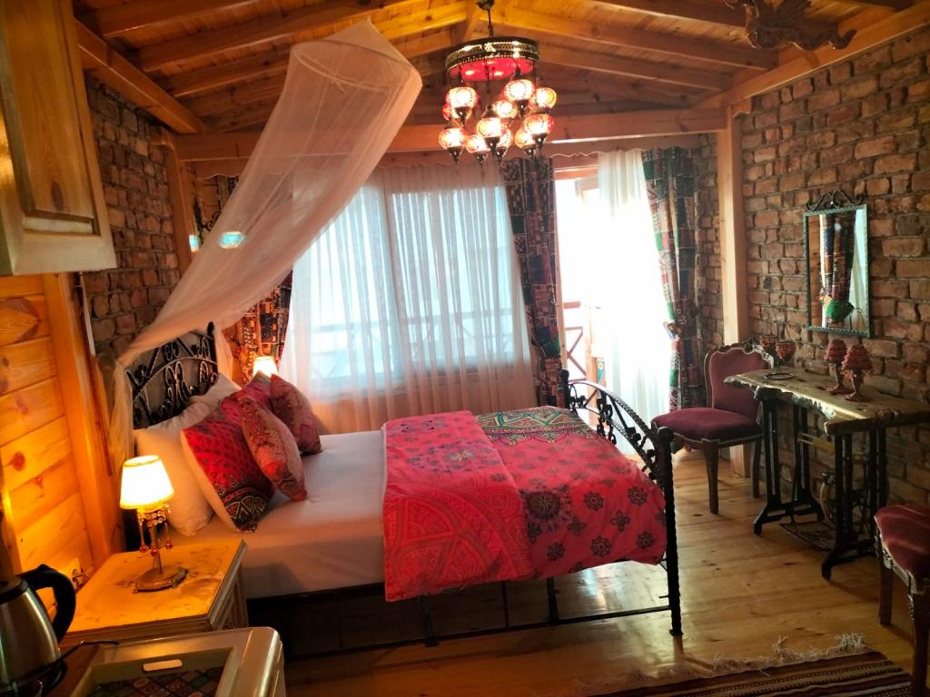 Ahşap Ev, Dağ Manzaralı (Balkonlu)