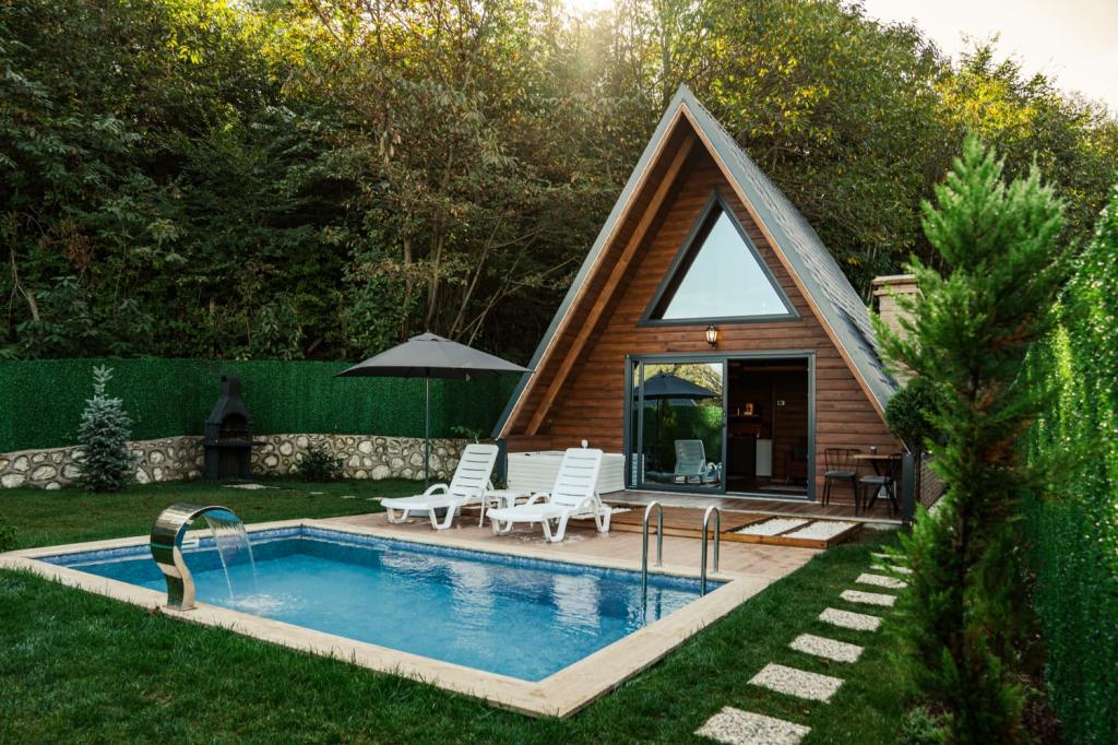 Deluxe Bungalov Oda, Havuz Manzaralı