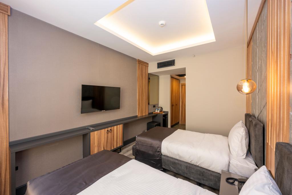 King Iki Ayrı Yataklı Oda, Cadde Manzaralı (Sigara İçilemez)