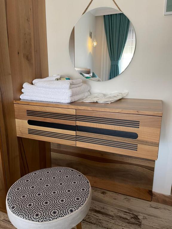 Standart Oda, Kara Manzaralı (Balkonlu)