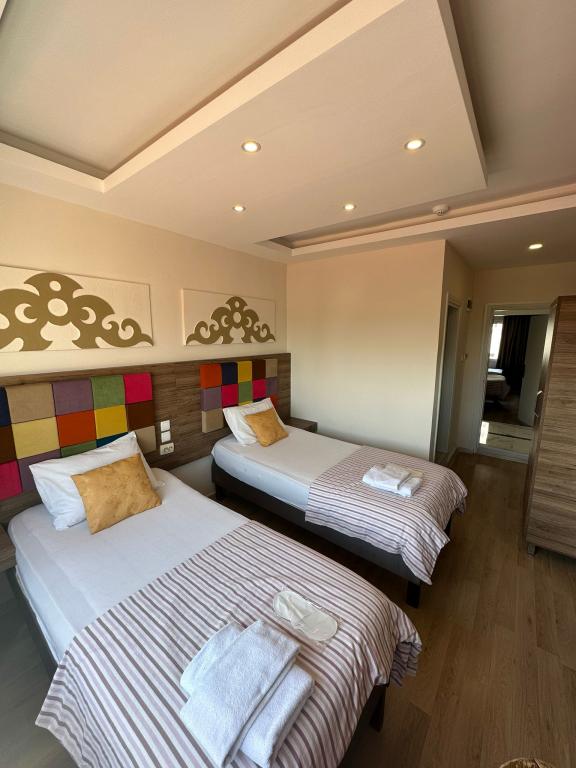 Iki Ayrı Yataklı Oda, Şehir Manzaralı