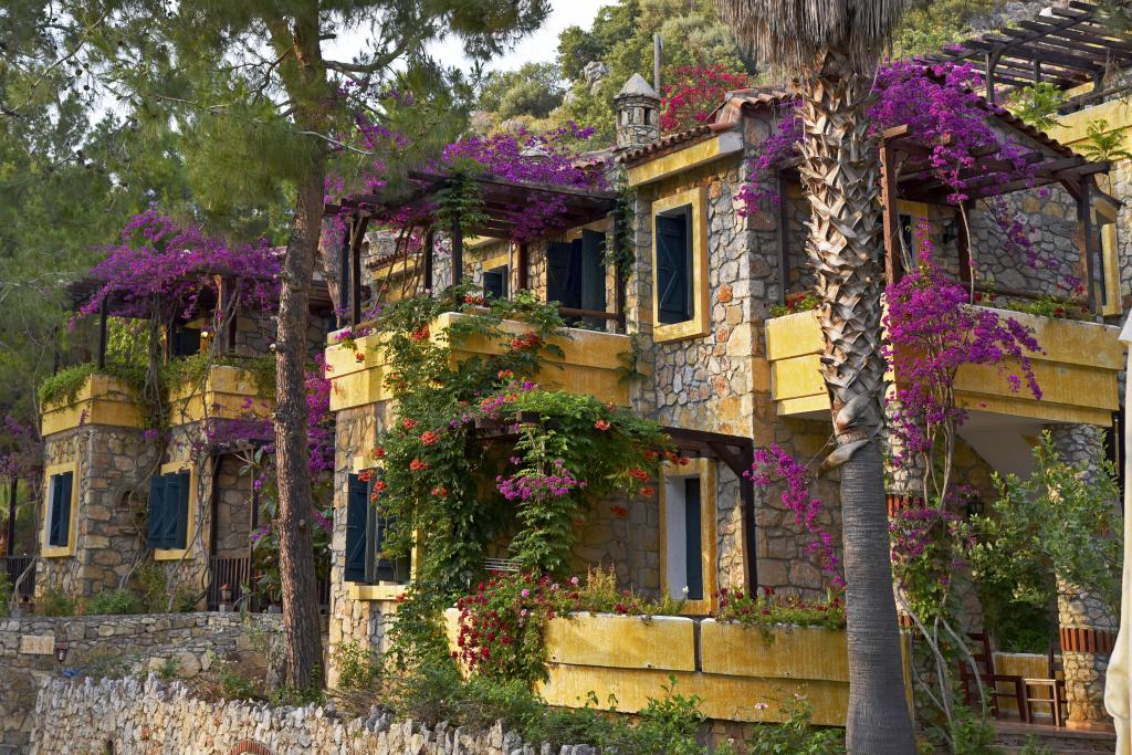 Üç Kişilik Oda, Deniz Ve Dağ Manzaralı, Balkonlu