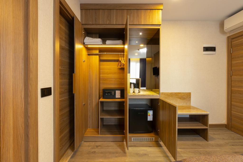 Connected Room, Pool View