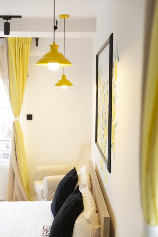 Aile Odası, Bahçe Manzaralı