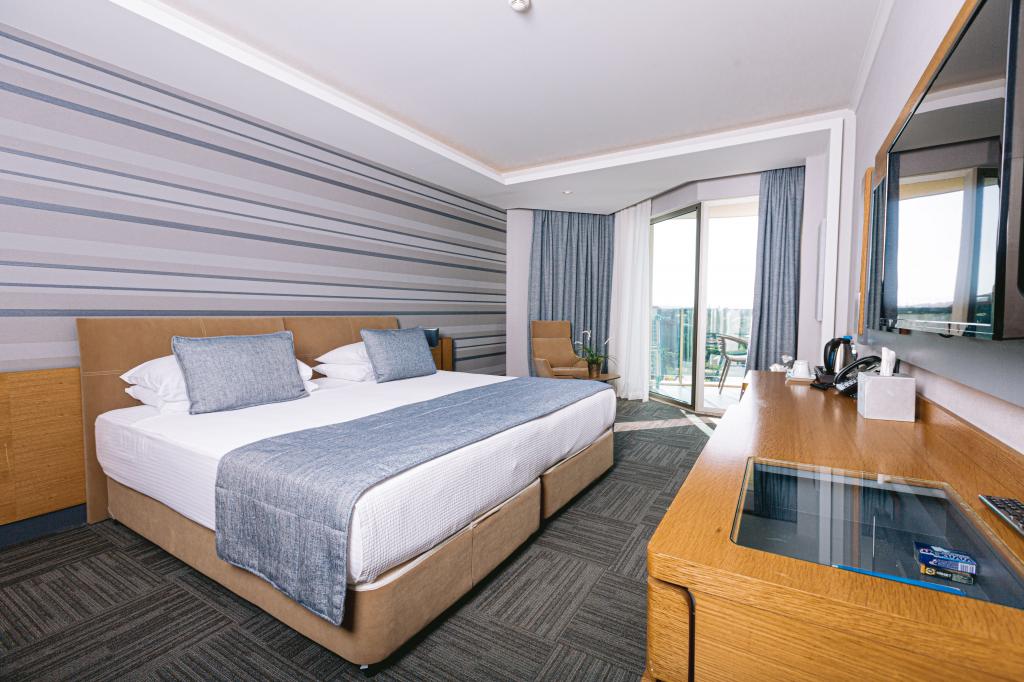 Superior Room, Partial Sea View