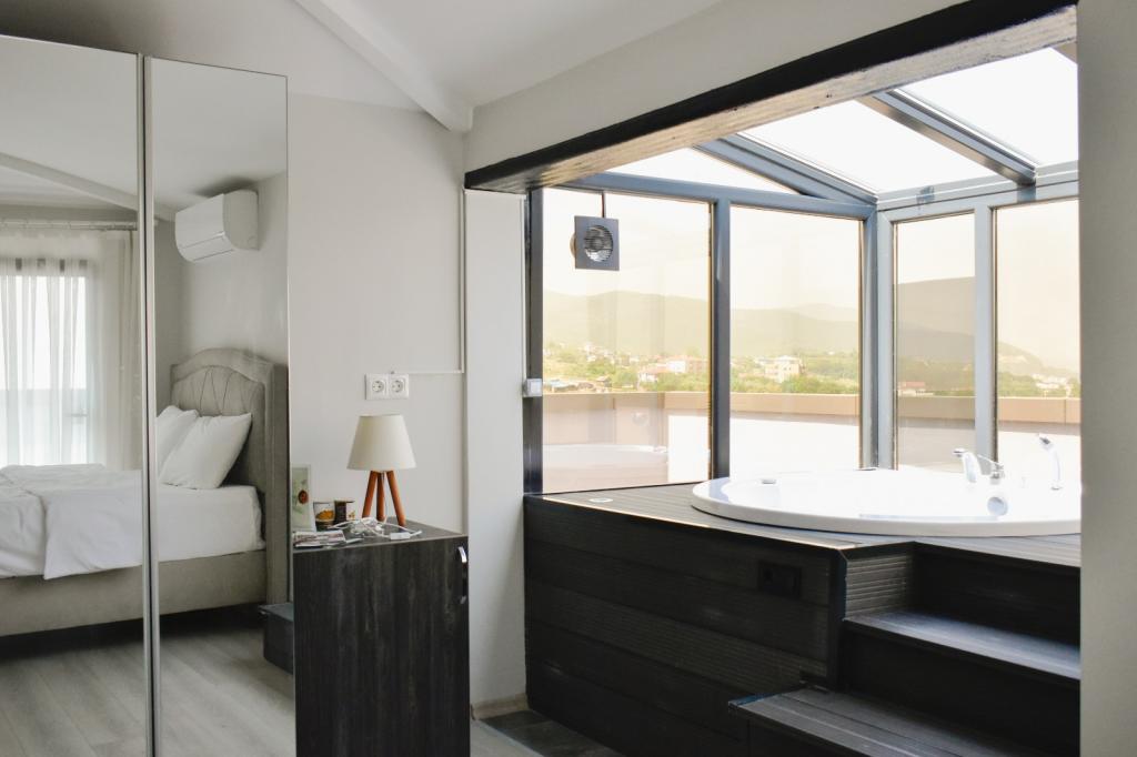 Suite Room (Jacuzzi)